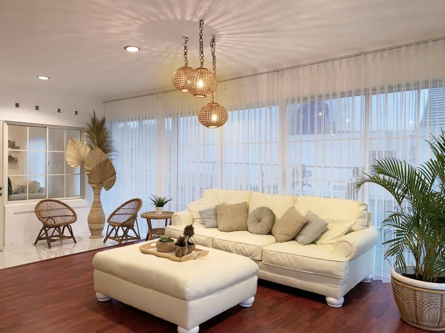 Tropical Villa By Villapedia Citaringgul 外观 照片